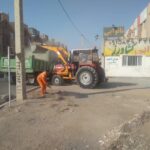 تسطیح و پیاده روسازی و جمع اوری نخاله های داخل زمینهای بایر معابر منتهی به مدارس در مهرشهر توسط حوزه خدمات شهری منطقه یک و اداره خدمات موتوری
