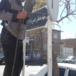 جوشکاری تابلوهای راهنمایی رانندگی سطح منطقه جهت جلوگیری از فرسودگی توسط حوزه خدمات شهری منطقه یک