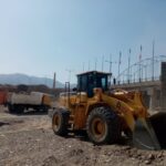 خاکبرداری و جمع اوری نخاله از کانال کبوترخان و زیر پل شاهرود توسط حوزه خدمات شهری منطقه یک