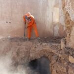 تخریب باقیمانده ملک مخروبه و خطرسازی  محل پاتوق در خیابان مطهری توسط حوزه خدمات شهری منطقه یک