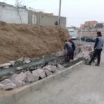 احداث دیوار سنگی حایل انتهای کارگر ۲۲ توسط نیروهای عمران منطقه یک